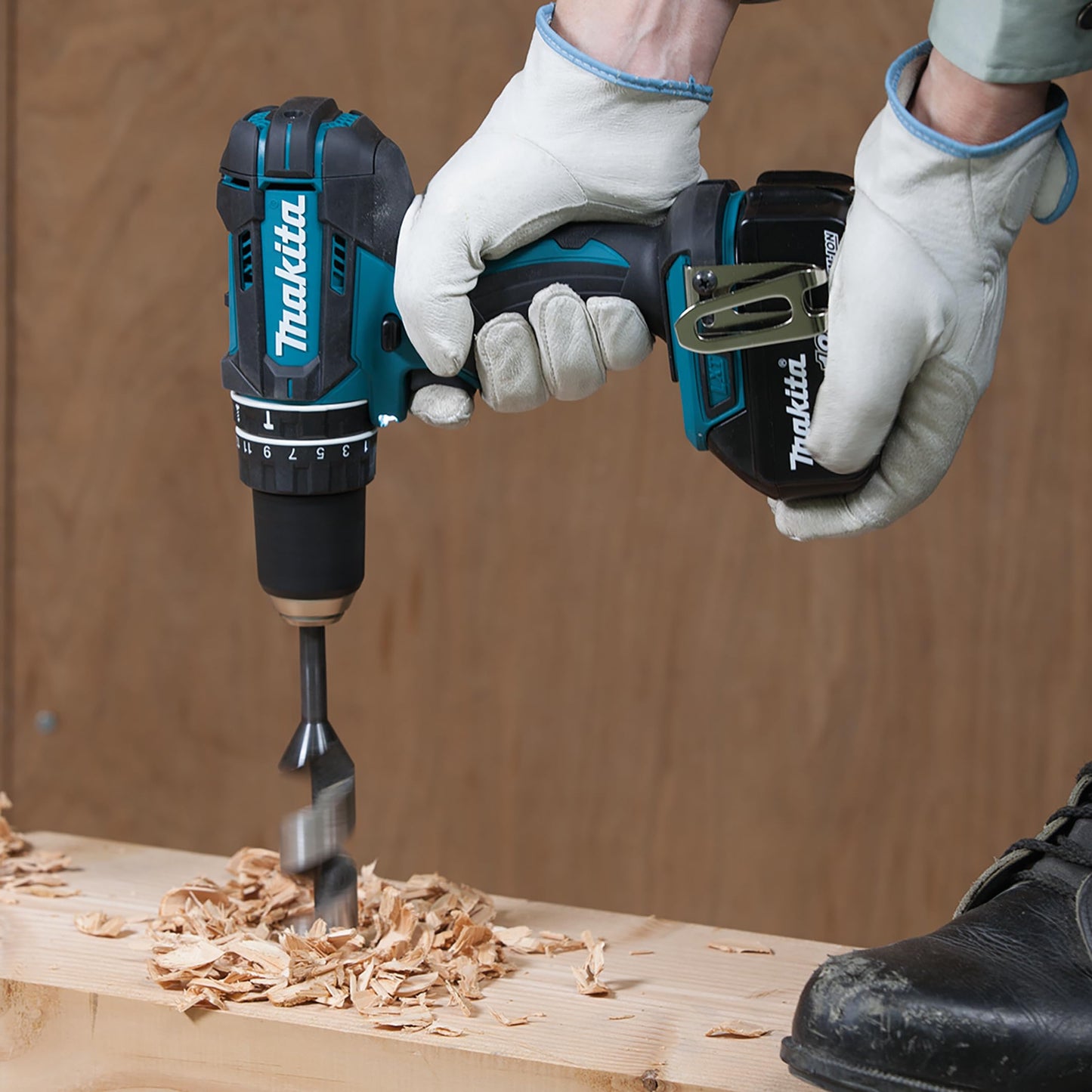 Makita Schlagbohrschrauber (96-teilig): 18V/3,0Ah, 2 Akkus + Ladegerät im Alukoffer