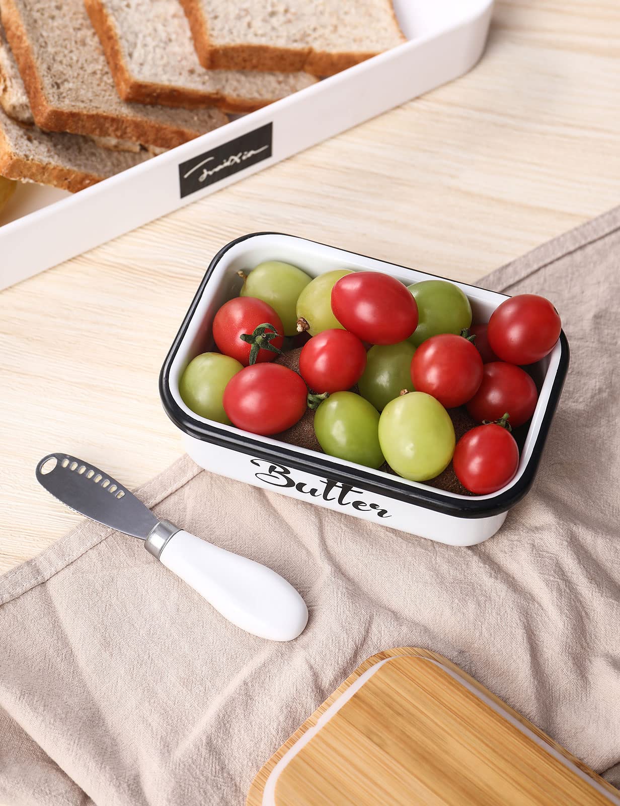 Butter dish with wooden lid for 250g butter with multifunctional butter knife
